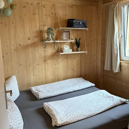 Geraeumiges Tiny Haus Fuer 1 Bis 8 Personen Mit Infrarotkabine Lägenhet