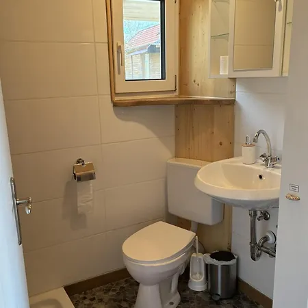Lägenhet Geraeumiges Tiny Haus Fuer 1 Bis 8 Personen Mit Infrarotkabine